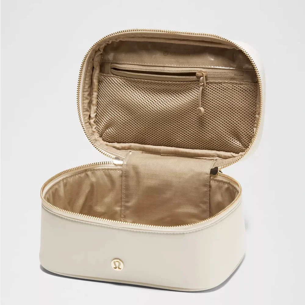 Lululemon Travel Toiletry Bag 3.5L- Light Ivory/Sheer Oak - Picture 11 of 11